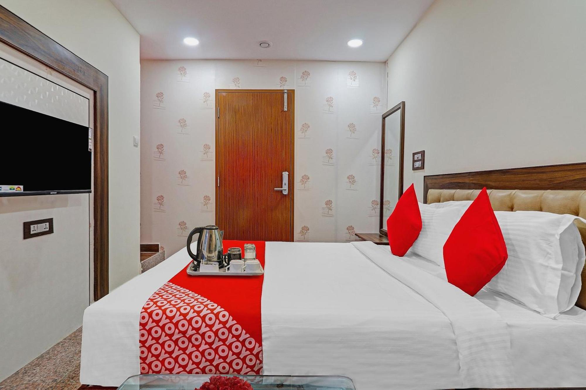 Heavens Inn Near Rasoolpura Metro Station حيدر أباد المظهر الخارجي الصورة