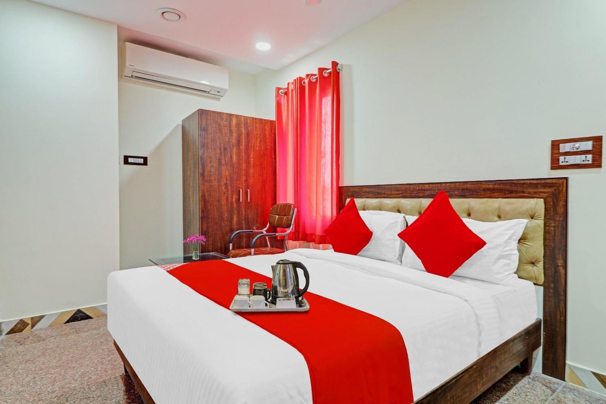 Heavens Inn Near Rasoolpura Metro Station حيدر أباد المظهر الخارجي الصورة