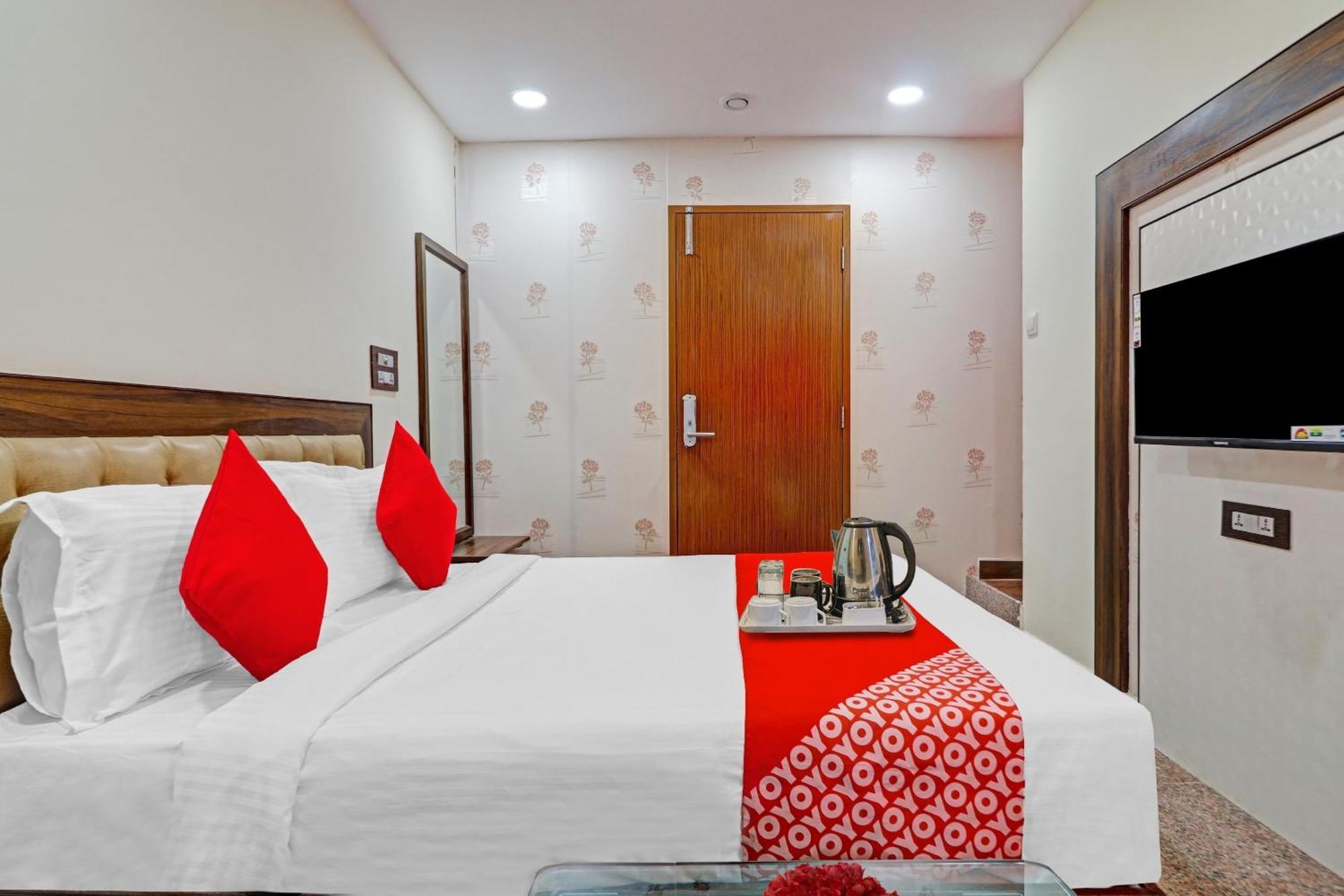 Heavens Inn Near Rasoolpura Metro Station حيدر أباد المظهر الخارجي الصورة